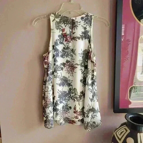 Vince Camuto Sleeveless Floral Women's Blouse size XS Print Floral Jewel Neck - Picture 13 of 13